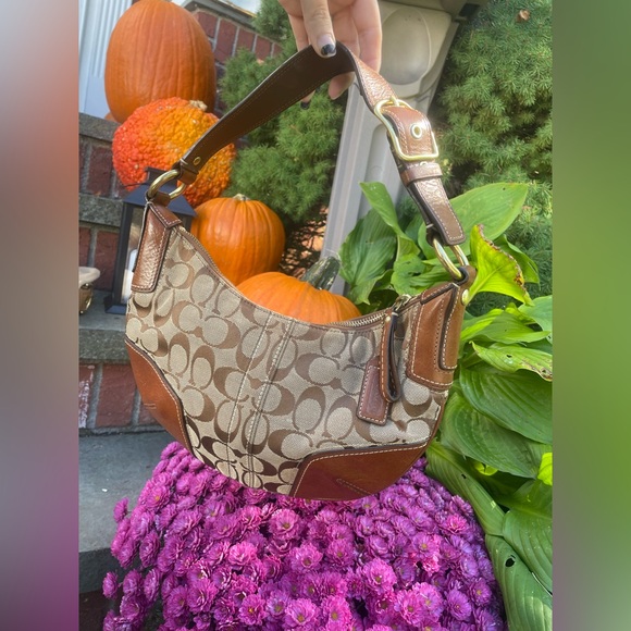 Coach brown signature hobo shoulder bag - Picture 1 of 4